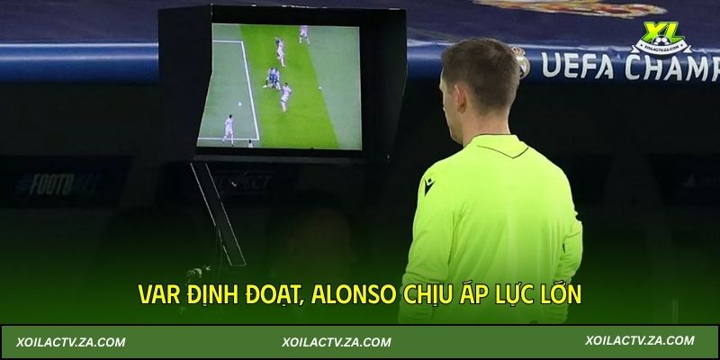 VAR định đoạt, Alonso chịu áp lực lớn