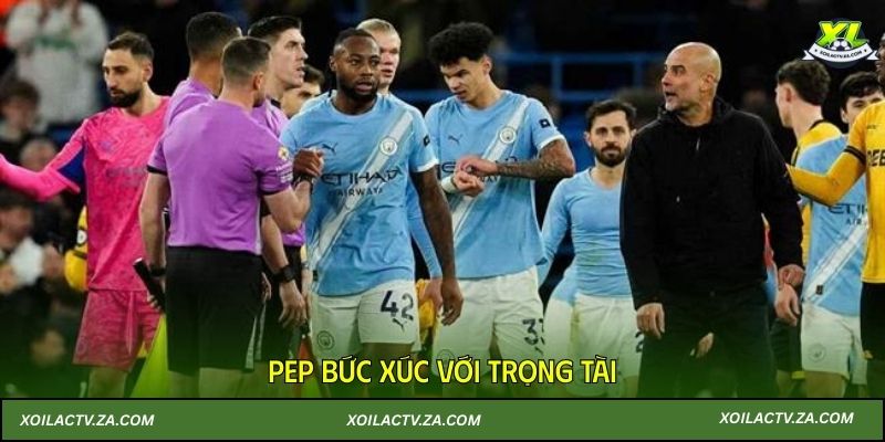 Pep bức xúc với trọng tài